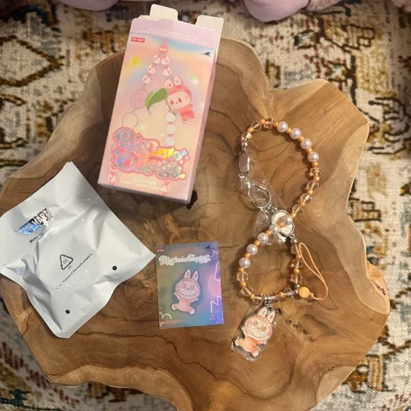 NEW Popmart THE MONSTERS Big into Energy
Series-Phone Charm Blind Box HAPPINESS - Picture 5 of 5